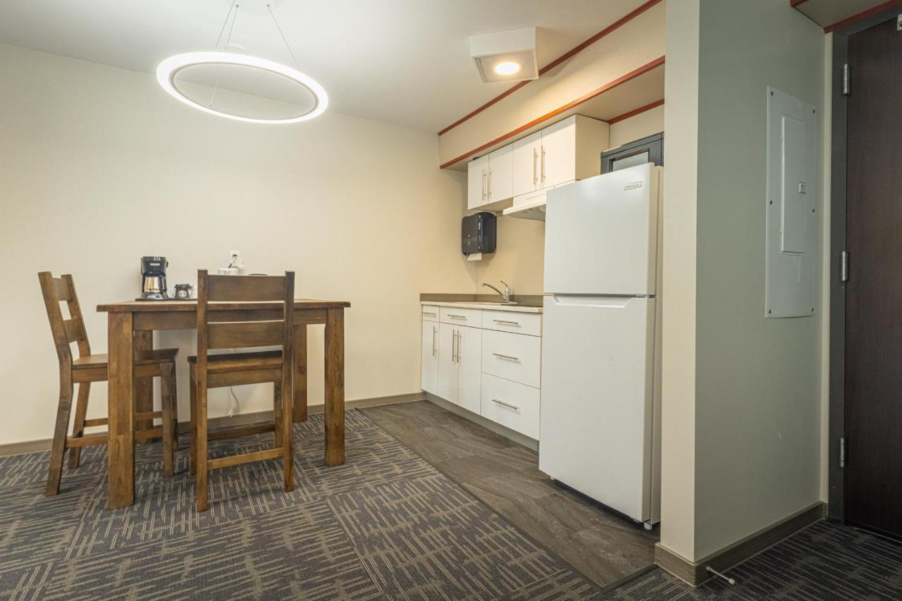 טראס Quality Inn Sunshine Suites מראה חיצוני תמונה