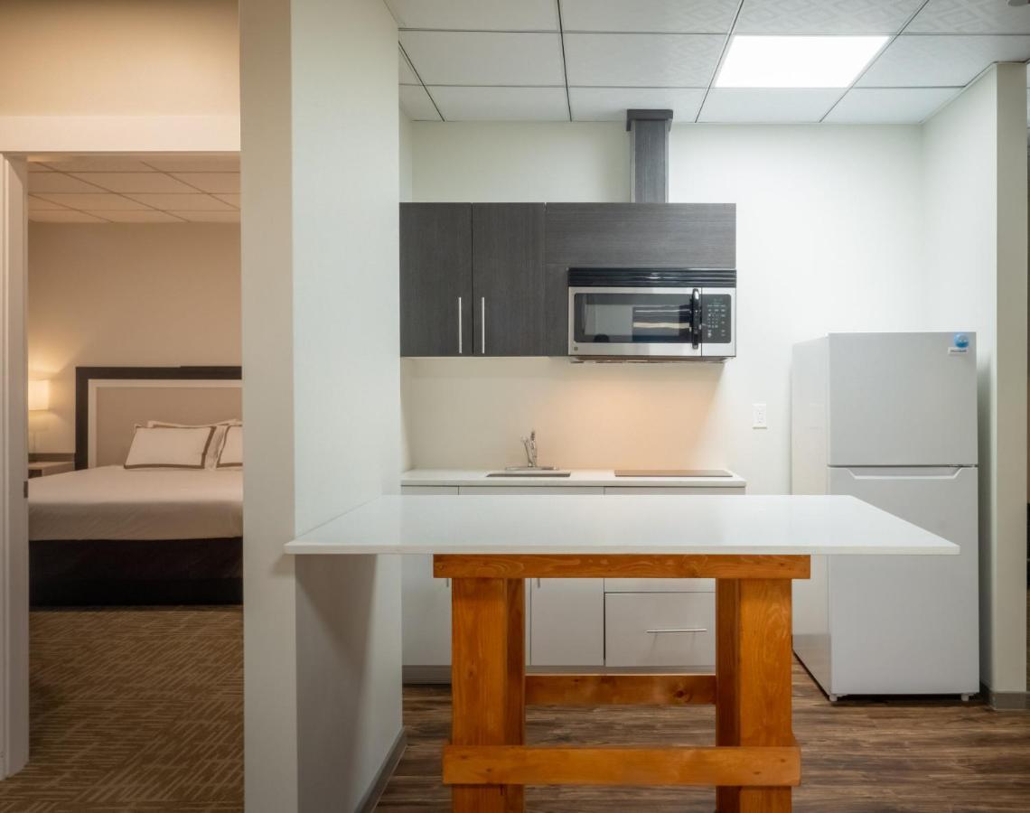 טראס Quality Inn Sunshine Suites מראה חיצוני תמונה