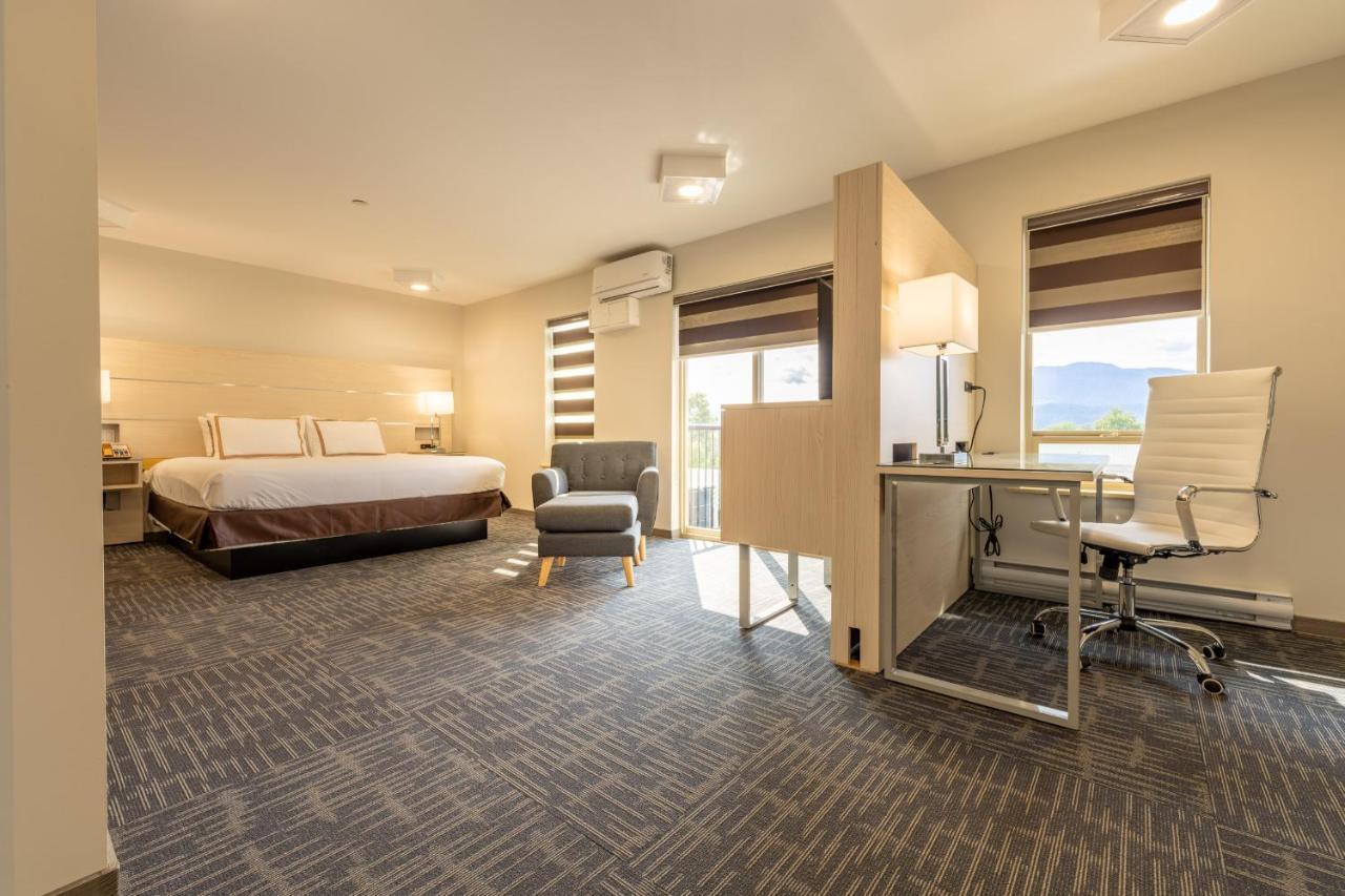 טראס Quality Inn Sunshine Suites מראה חיצוני תמונה