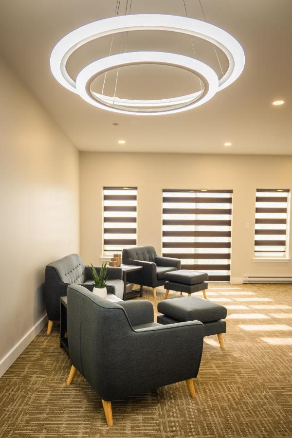 טראס Quality Inn Sunshine Suites מראה חיצוני תמונה