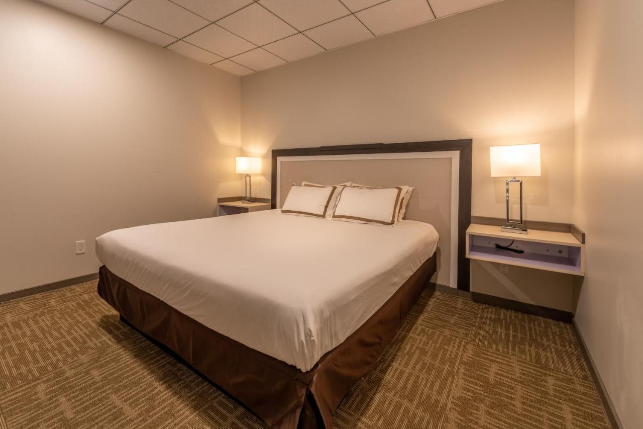 טראס Quality Inn Sunshine Suites מראה חיצוני תמונה