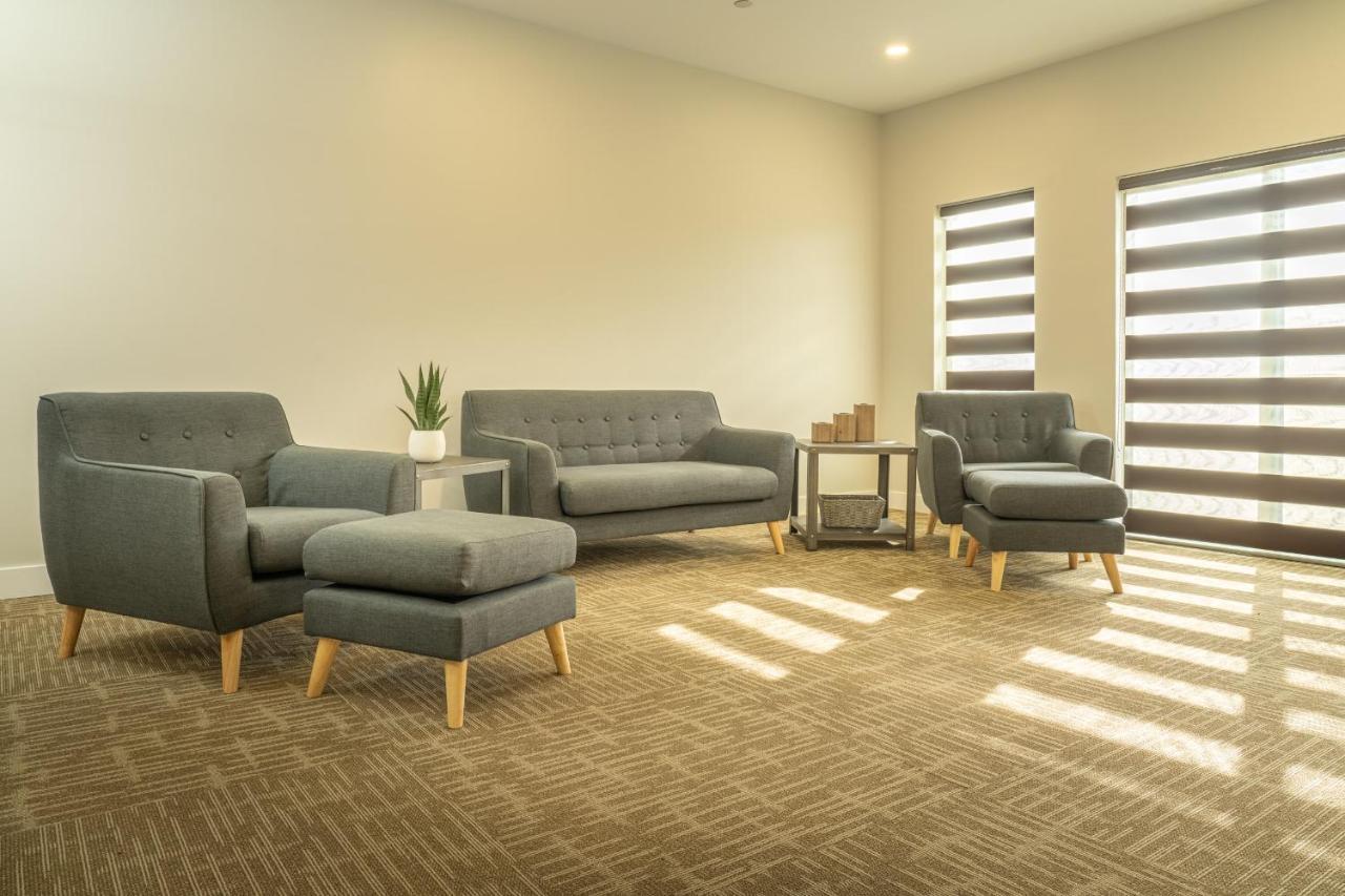 טראס Quality Inn Sunshine Suites מראה חיצוני תמונה