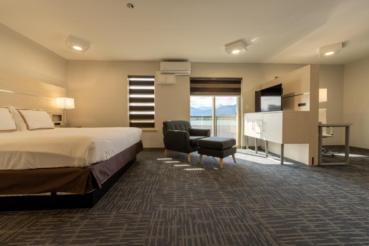 טראס Quality Inn Sunshine Suites מראה חיצוני תמונה
