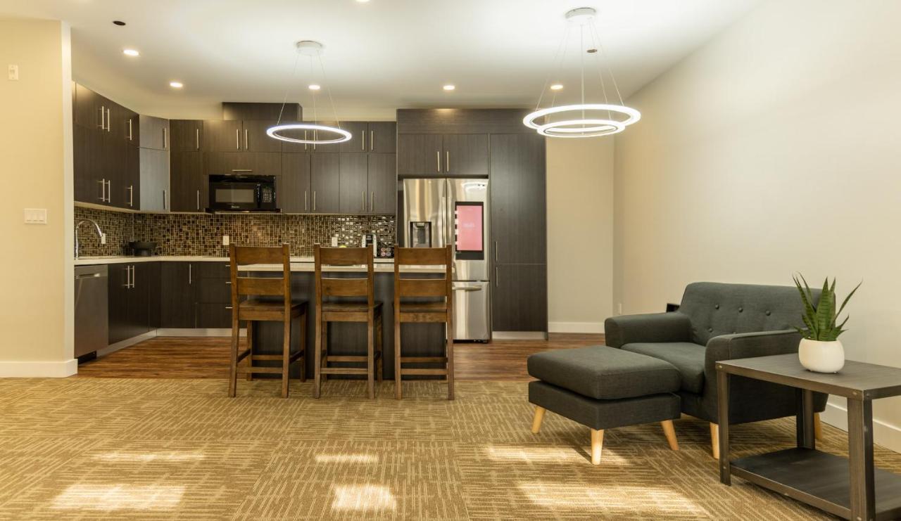 טראס Quality Inn Sunshine Suites מראה חיצוני תמונה