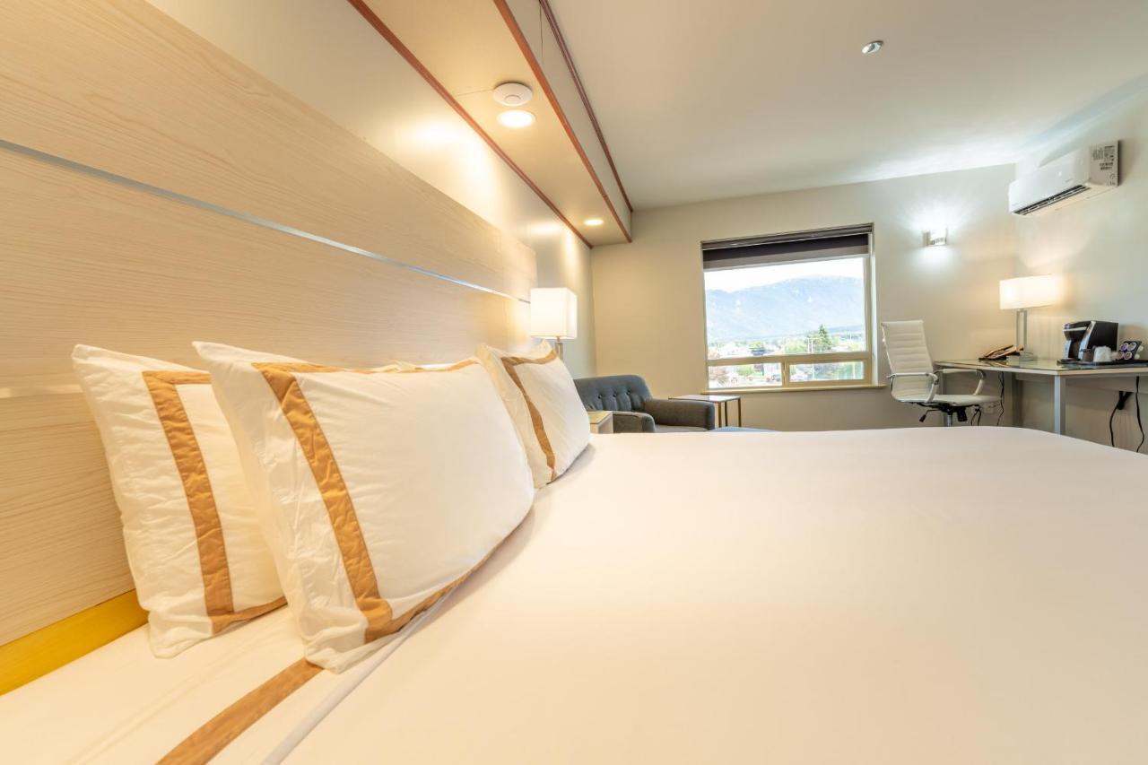 טראס Quality Inn Sunshine Suites מראה חיצוני תמונה