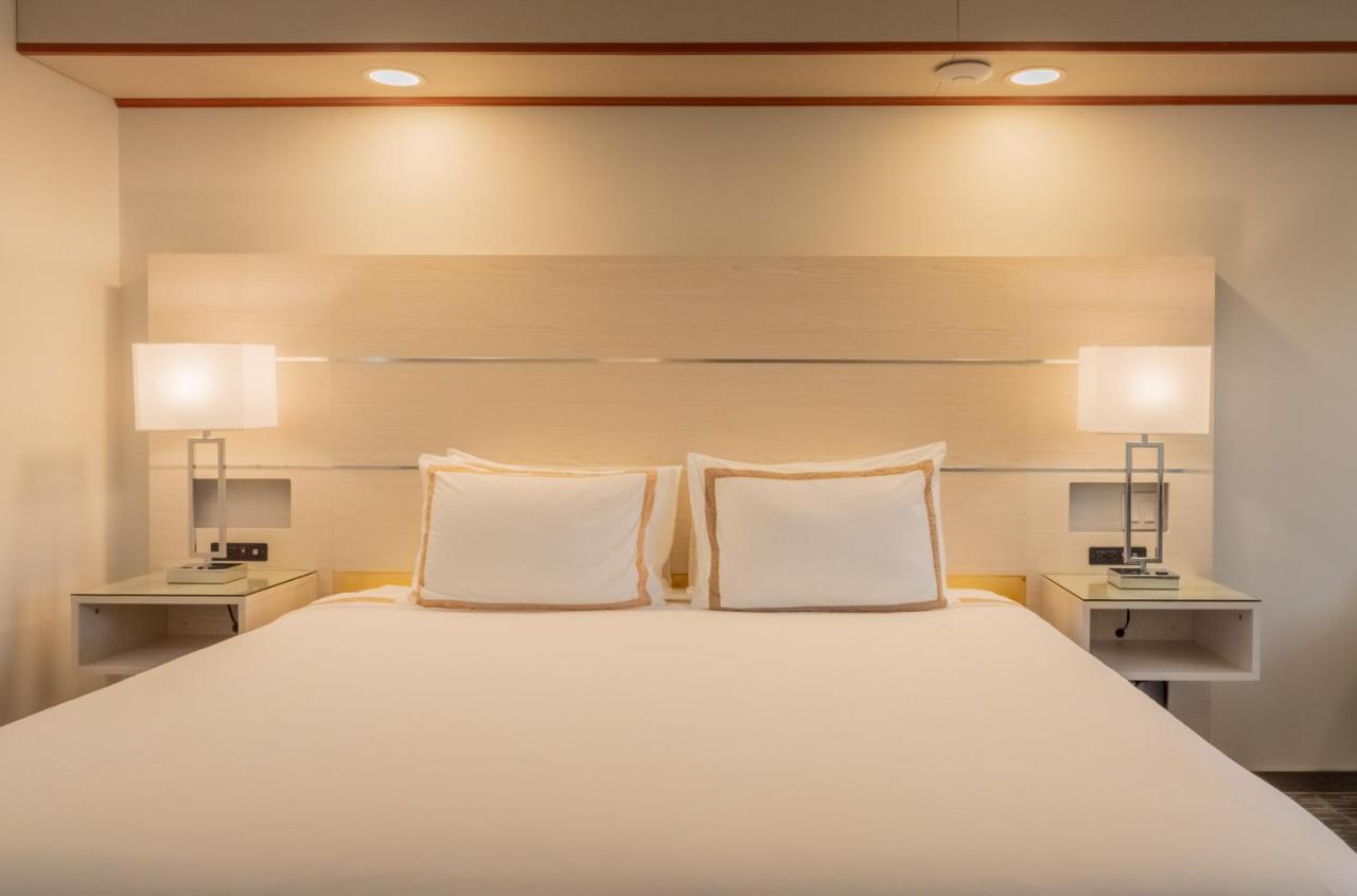 טראס Quality Inn Sunshine Suites מראה חיצוני תמונה