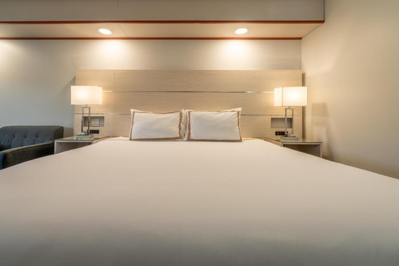 טראס Quality Inn Sunshine Suites מראה חיצוני תמונה