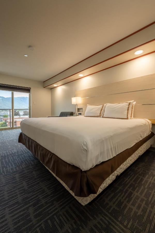טראס Quality Inn Sunshine Suites מראה חיצוני תמונה