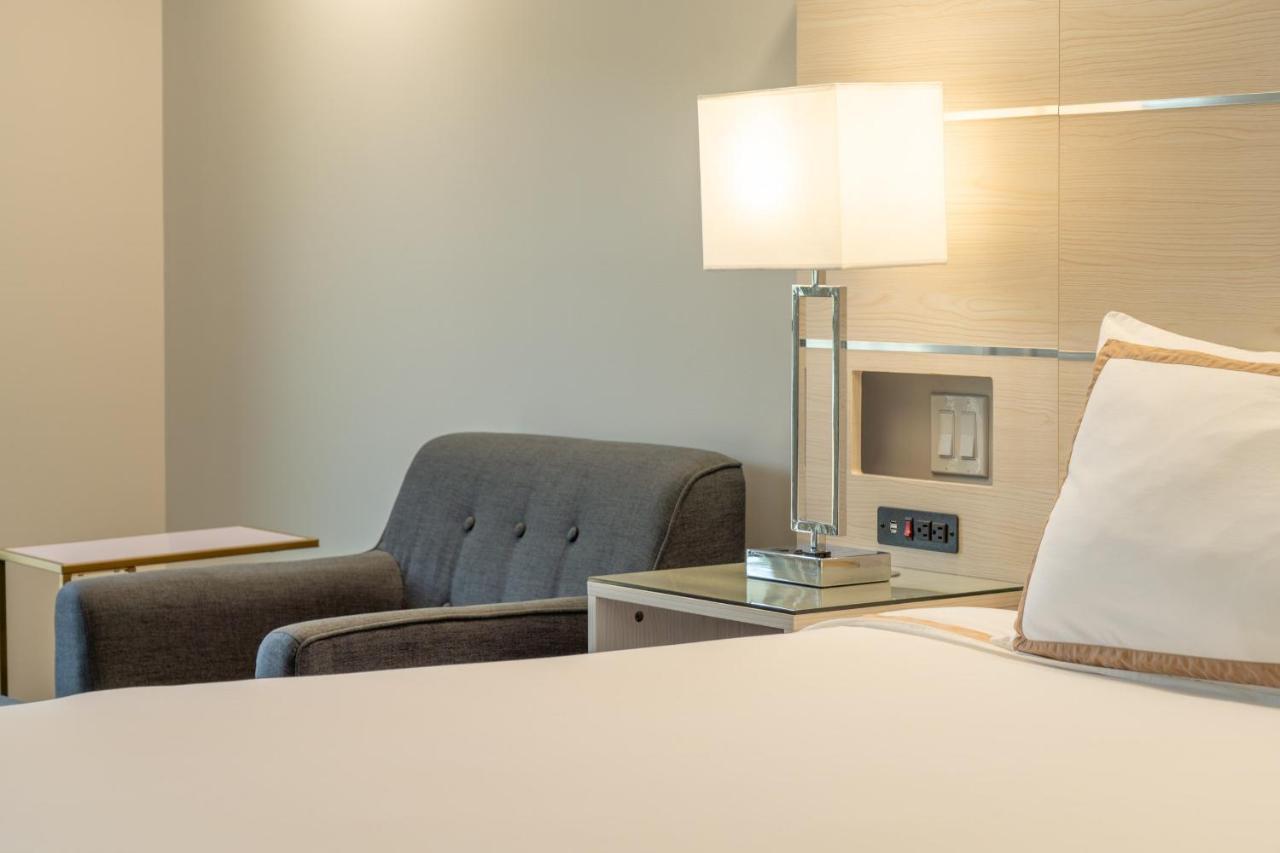 טראס Quality Inn Sunshine Suites מראה חיצוני תמונה