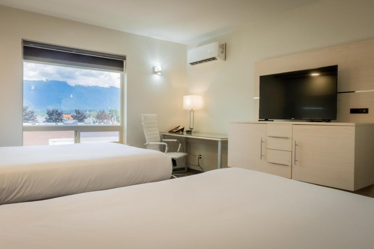 טראס Quality Inn Sunshine Suites מראה חיצוני תמונה