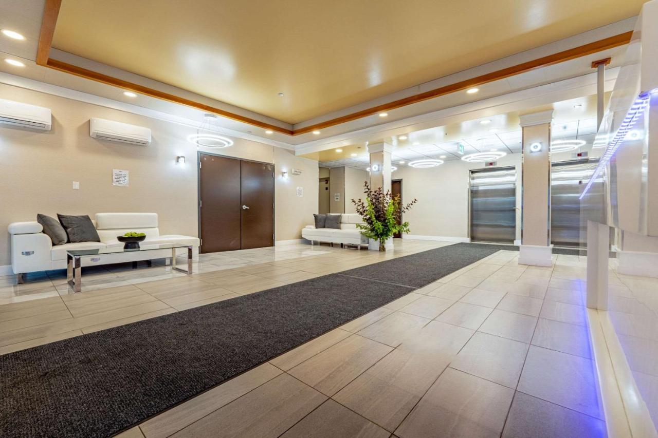 טראס Quality Inn Sunshine Suites מראה חיצוני תמונה
