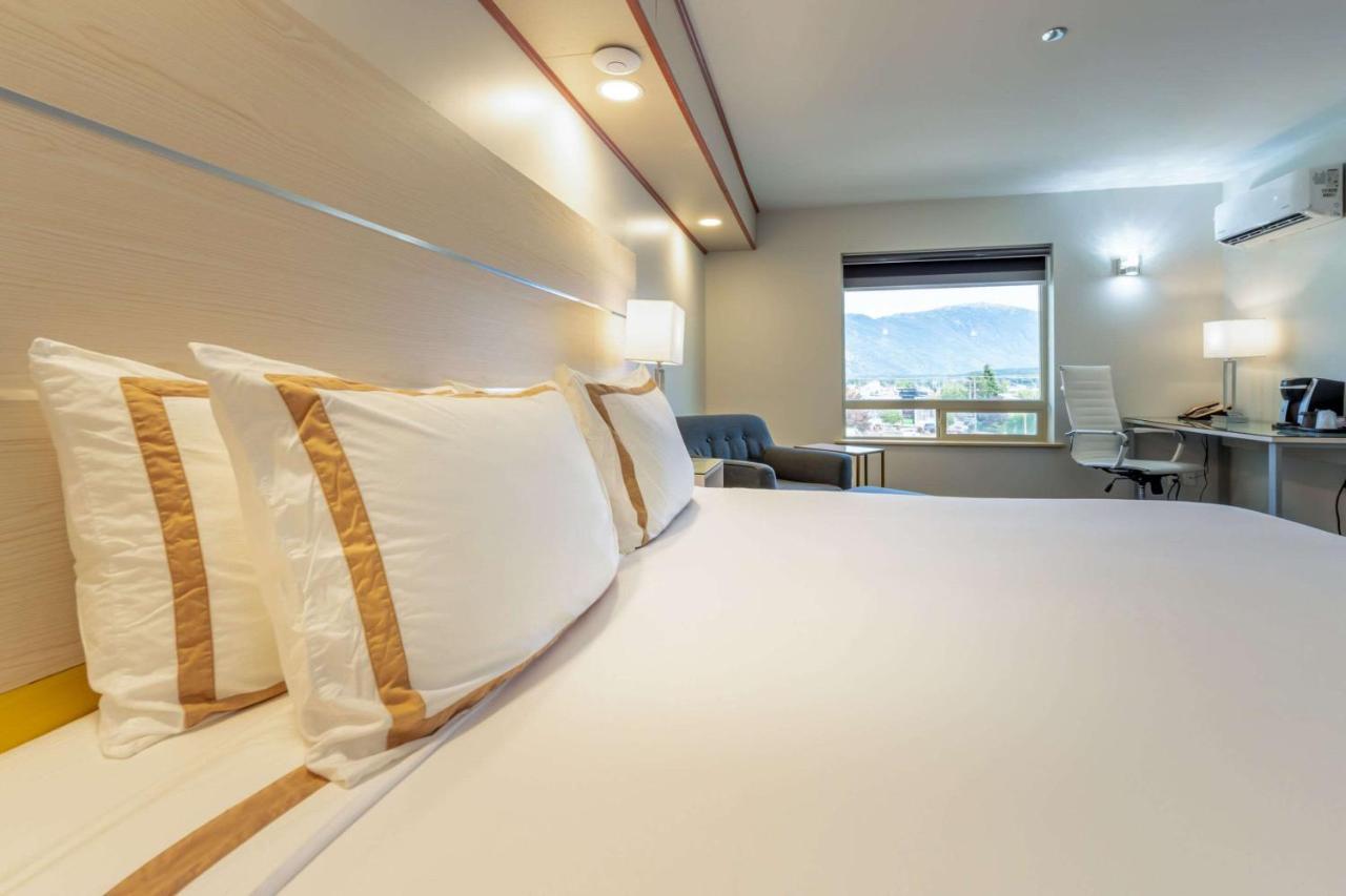 טראס Quality Inn Sunshine Suites מראה חיצוני תמונה