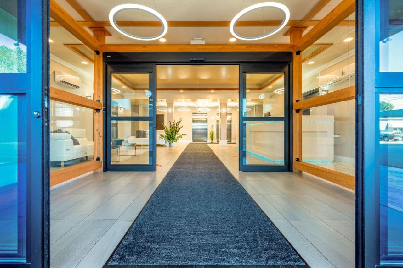 טראס Quality Inn Sunshine Suites מראה חיצוני תמונה