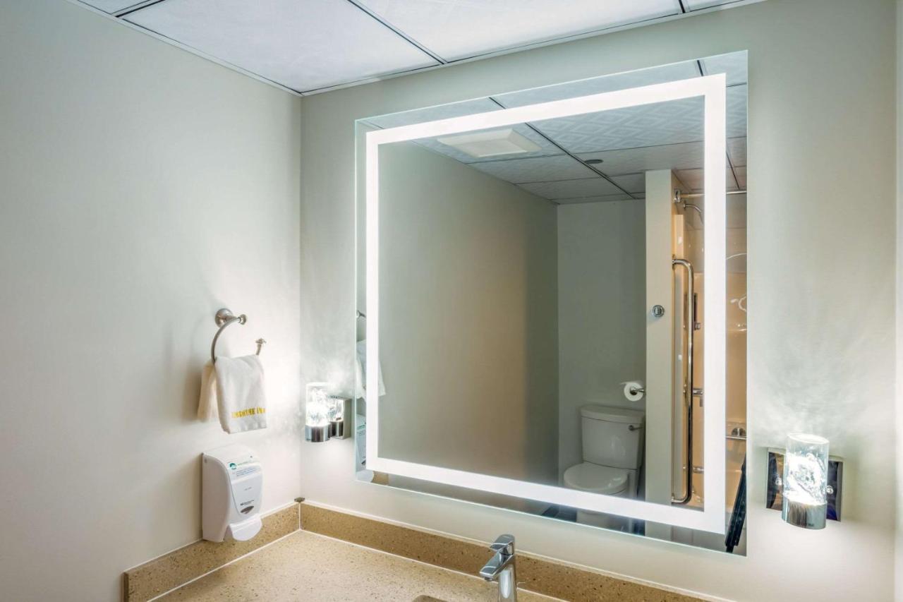טראס Quality Inn Sunshine Suites מראה חיצוני תמונה