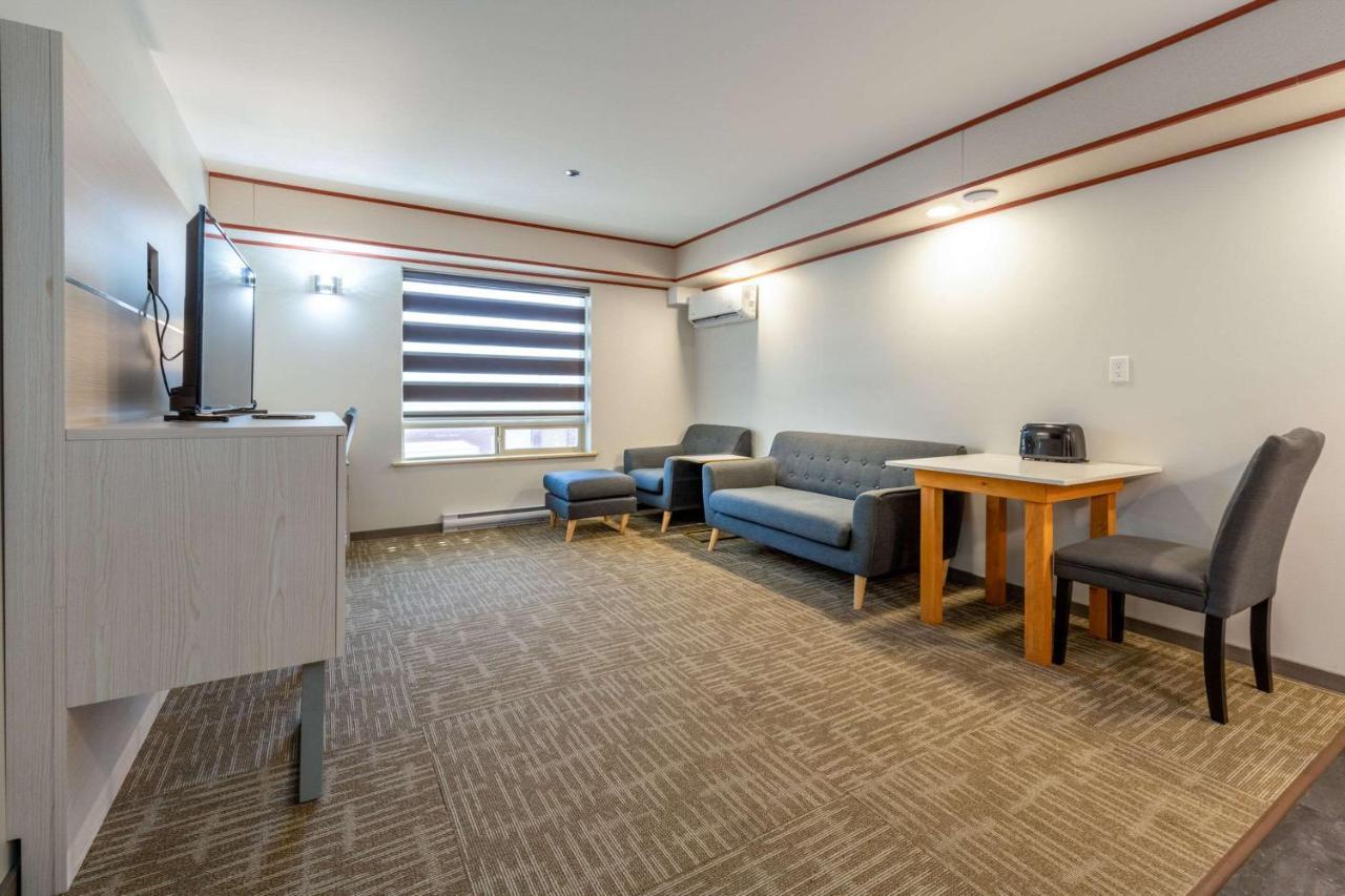 טראס Quality Inn Sunshine Suites מראה חיצוני תמונה