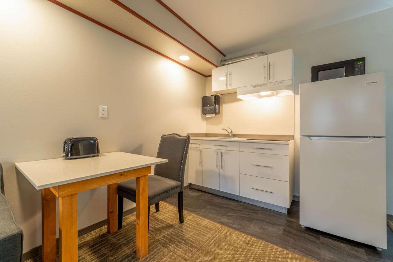 טראס Quality Inn Sunshine Suites מראה חיצוני תמונה