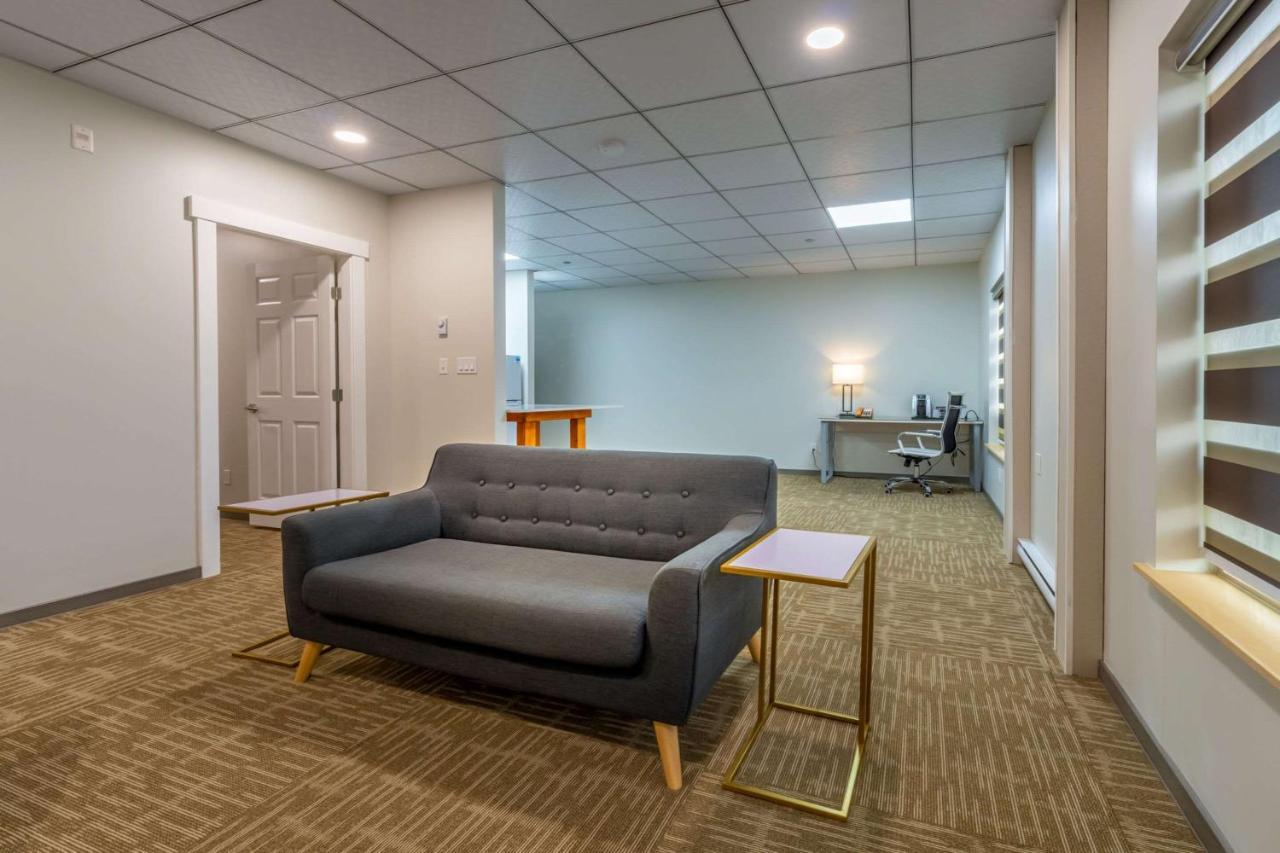 טראס Quality Inn Sunshine Suites מראה חיצוני תמונה