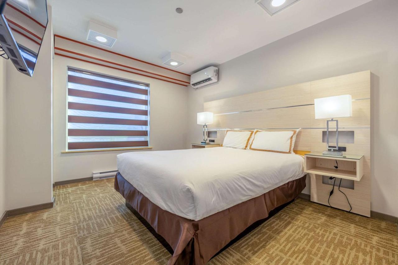 טראס Quality Inn Sunshine Suites מראה חיצוני תמונה